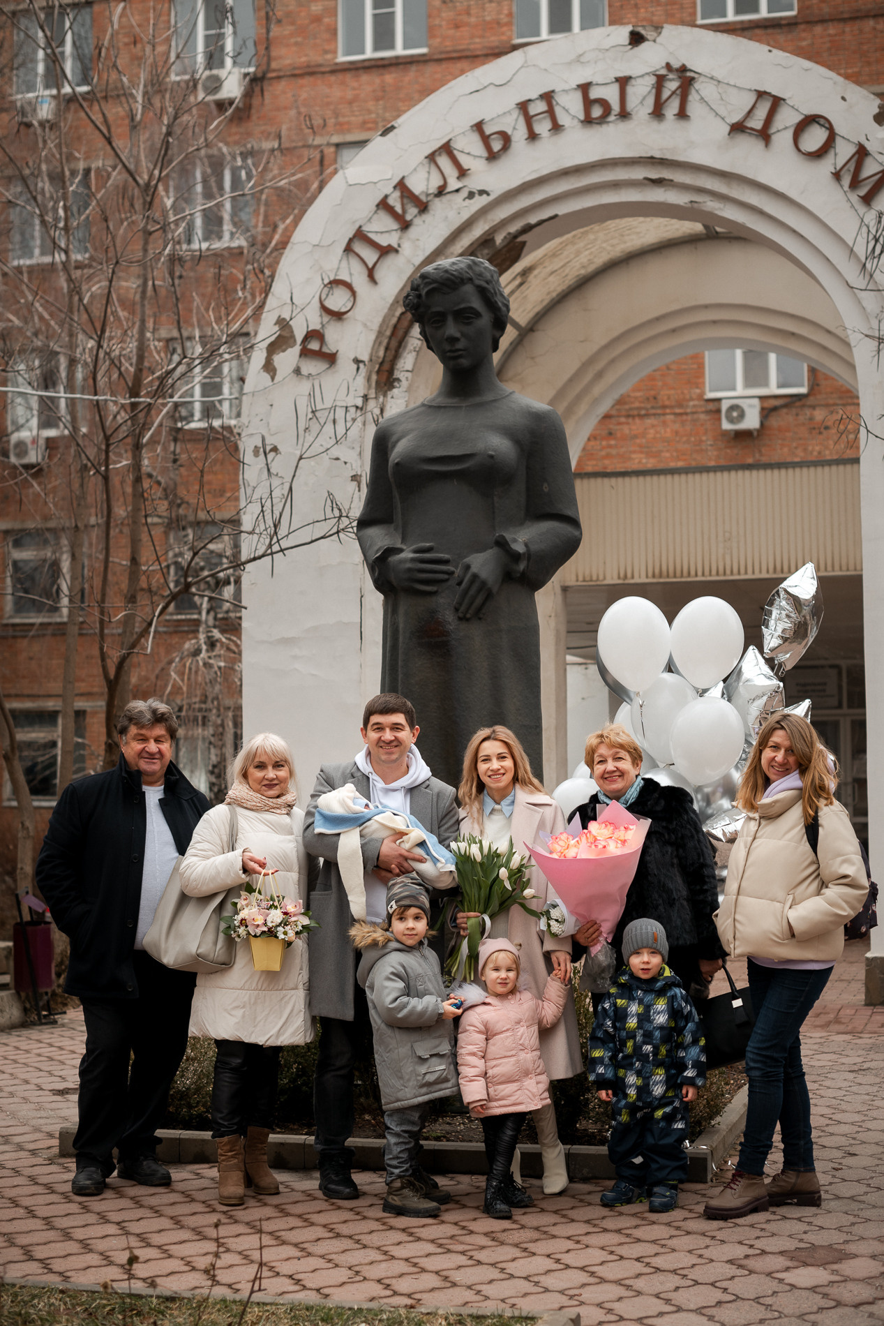 Выписка из роддома. Профессиональный семейный и церковный фотограф в Ростове-на-Дону