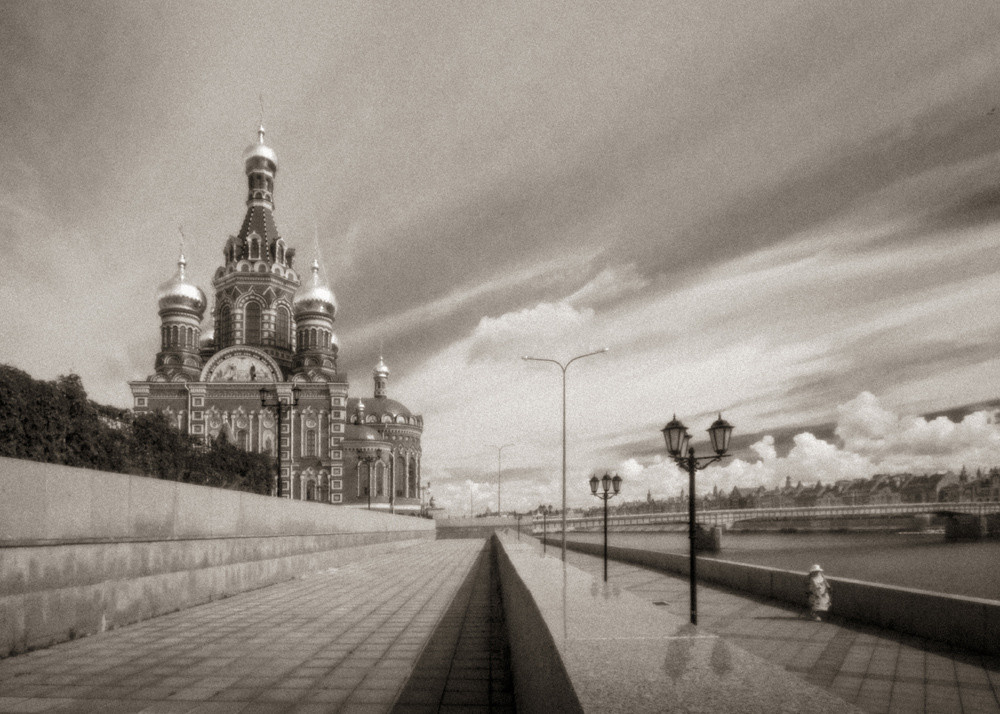 Церковь на небережной Йошкар-Ола.