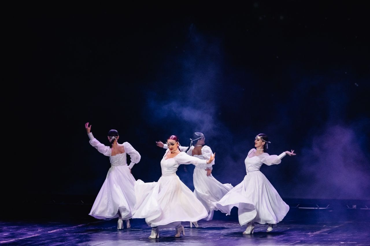 Выступления на сценах и уличных площадках. Танцевальная шоу-группа «GRANAT»