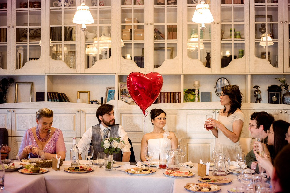 Свадебная фотосессия в ресторане. Свадебный фотограф в Санкт-Петербурге Антон Владимиров