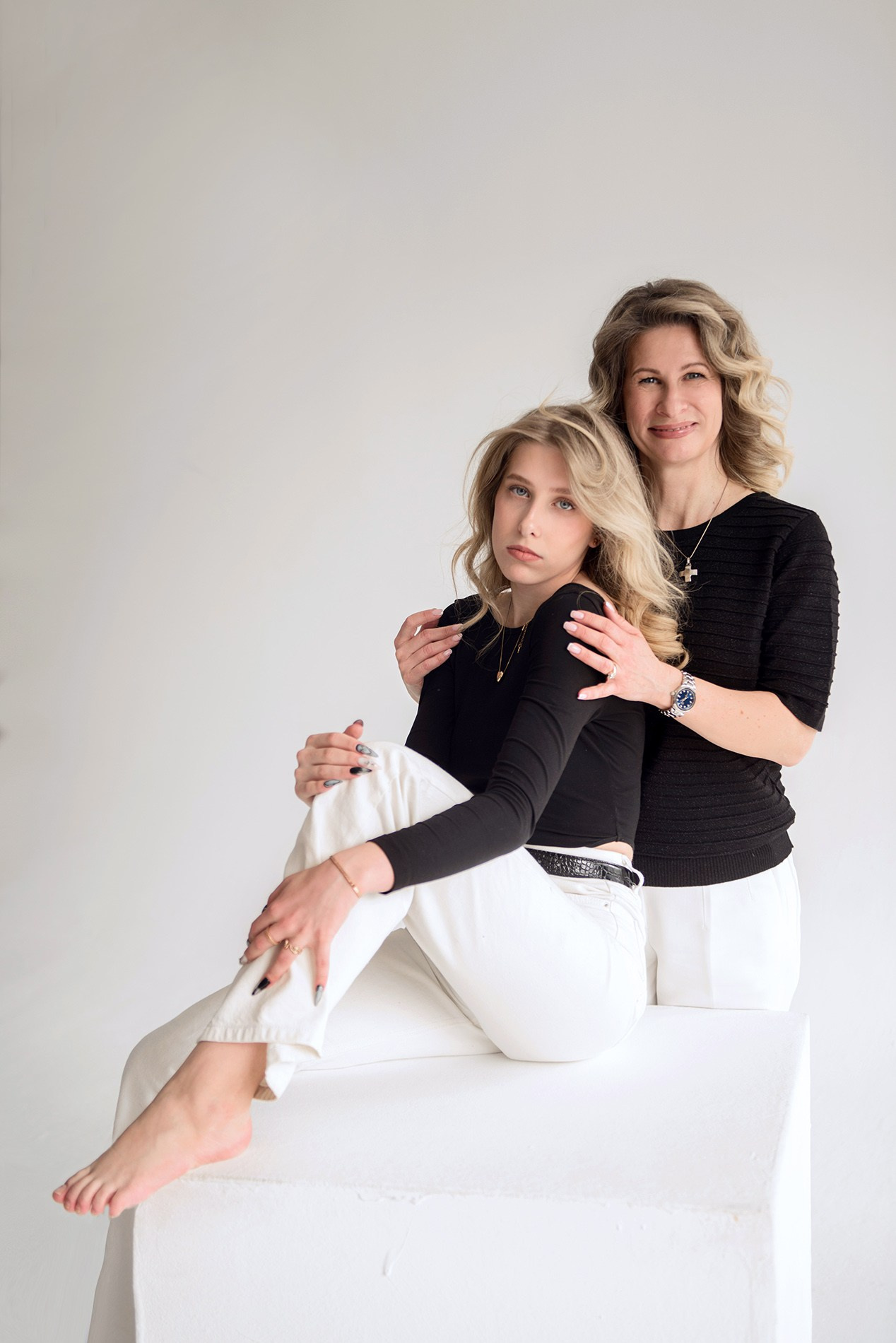 photo shoot for mom and daughter in the studio