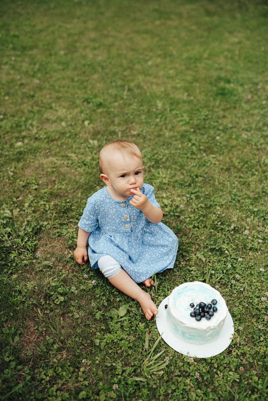 Коля, Ксюша, Саша, Андрей, Кира и бабушки | на даче