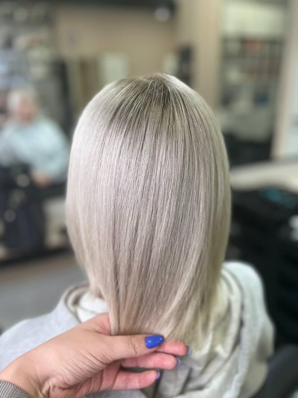 OMBRE | Окрашивание омбре/ шатуш/ балаяж/ Популярные техники окрашивания на основе растяжки цвета (омбре, шатуш, балаяж, деграде...) - создание  плавных переходов от одного цвета в другой. От темного к светлому, от светлого к темному, от яркого к бледному и наоборот, в любых сочетаниях, на которые способна ваша фантазия. Рисунок окрашивания создается мастером при помощи кисти. В стоимость включено: консультация +окрашивание + материалы + укладка + косметическая стрижка в подарок