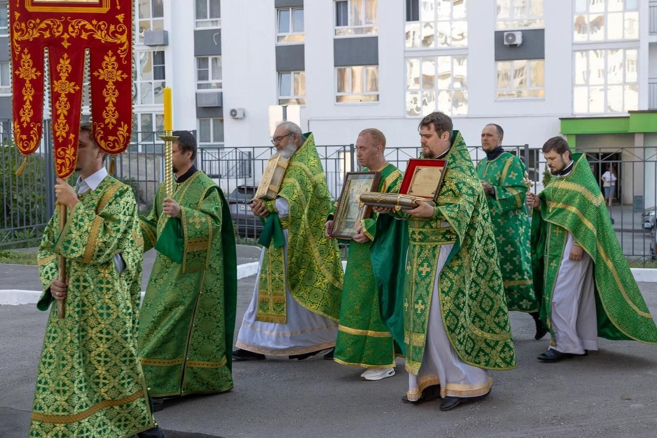 Божественная Литургия в храме Нерукотворного образа Спасителя. Саратовское Северо-Западное благочиние