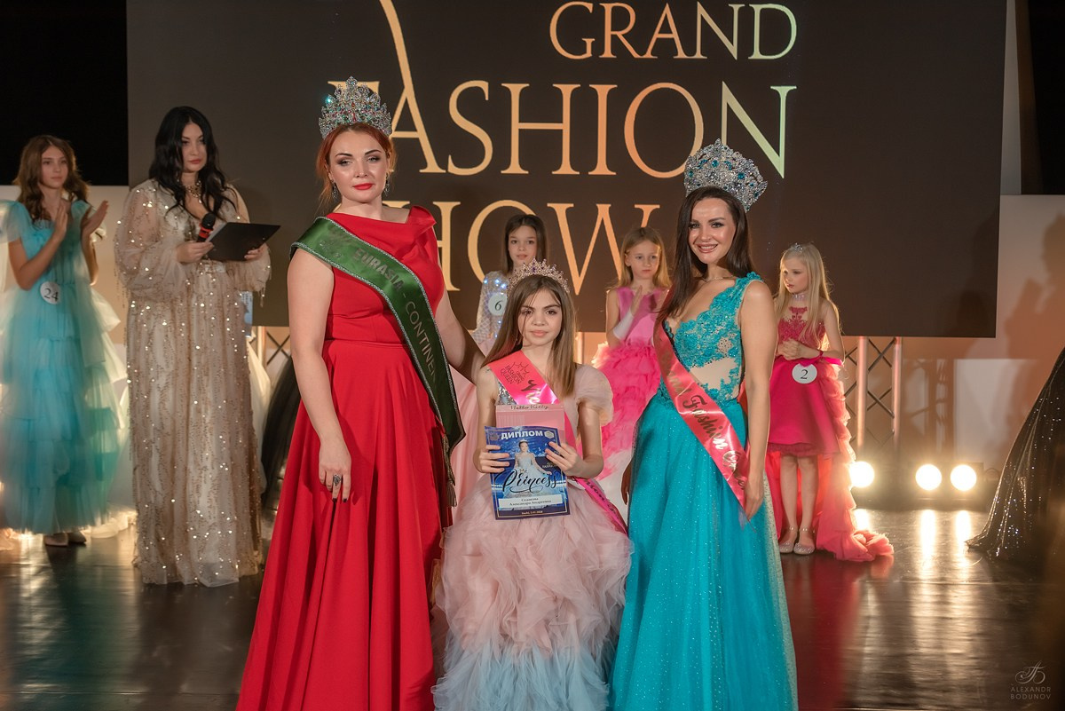 GrandFashionShow2024. Семейный и коммерческий фотограф в Сочи Александр Бодунов