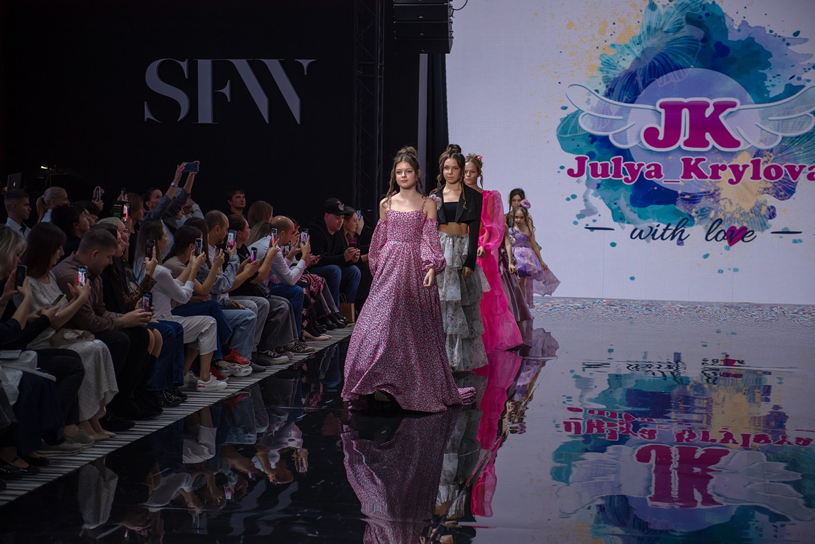 SochiFashionWeek2024 дизайнер Юлия Крылова. Семейный и коммерческий фотограф в Сочи Александр Бодунов