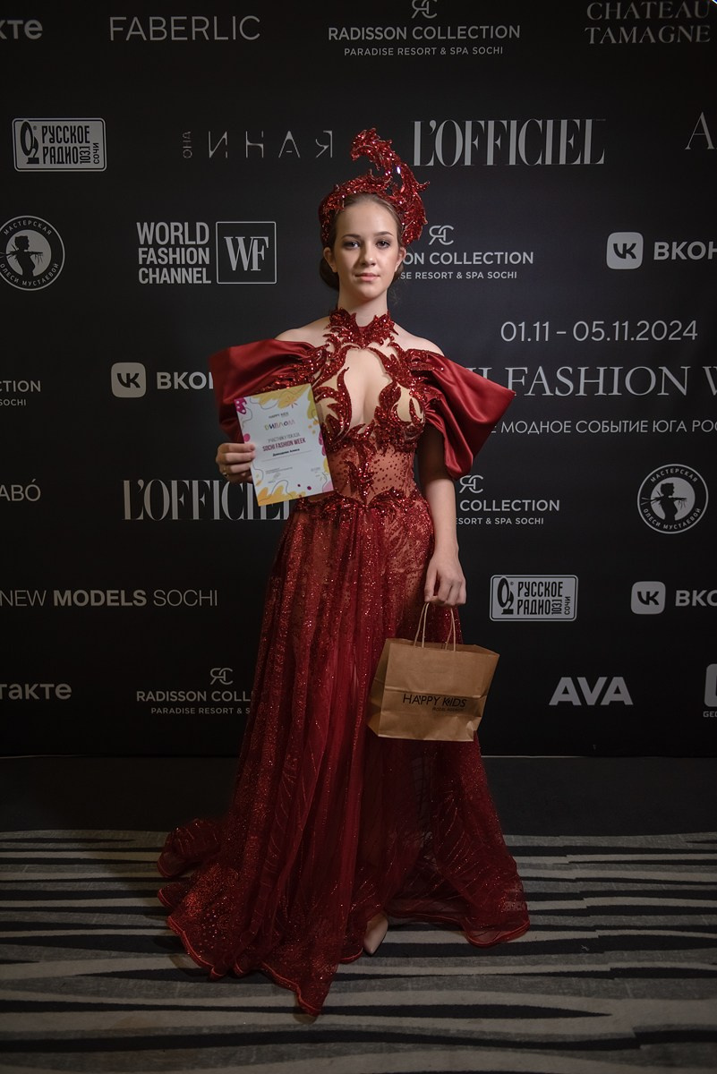 SochiFashionWeek2024 дизайнер Анохина Светлана. Семейный и коммерческий фотограф в Сочи Александр Бодунов