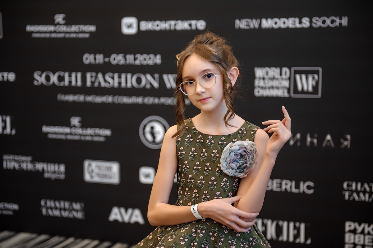 SochiFashionWeek2024 дизайнер Юлия Крылова. Семейный и коммерческий фотограф в Сочи Александр Бодунов