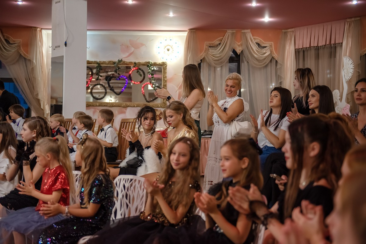 HAPPYkids дефиле санаторий Октябрьский. Семейный и коммерческий фотограф в Сочи Александр Бодунов