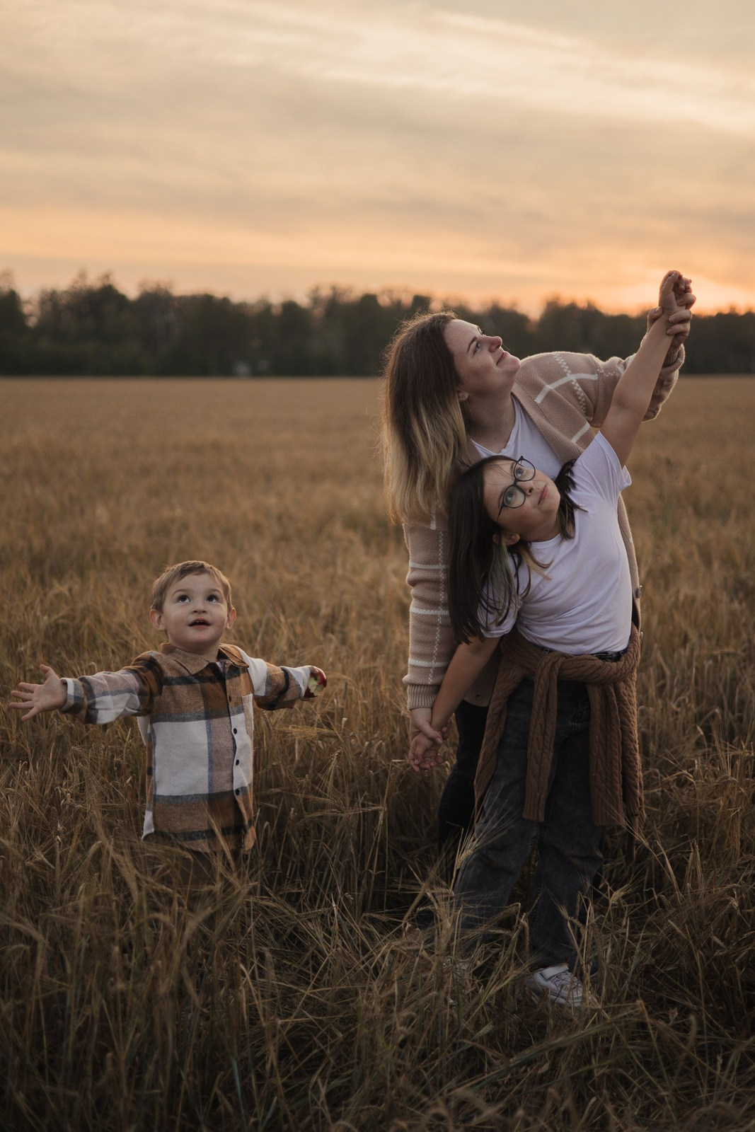 Семья в поле. Фотограф в Москве и Домодедово Ирина Коростелева