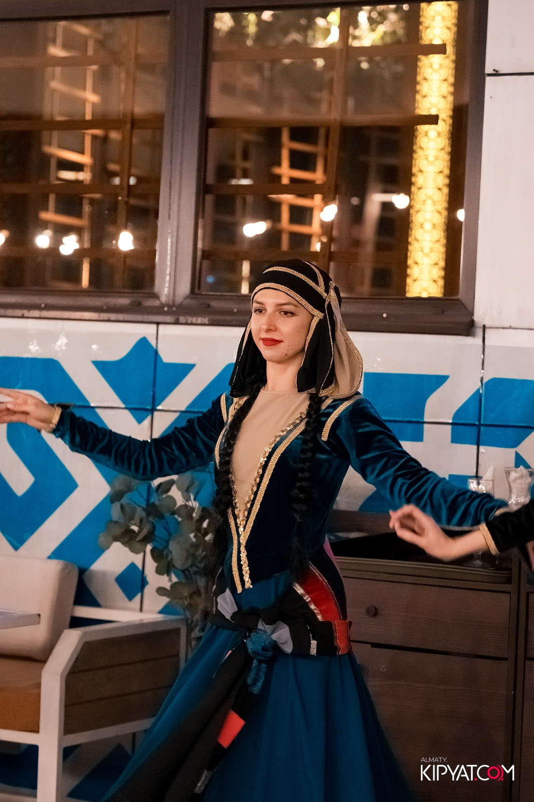 ОТКРЫТИЕ ЛЕТНЕЙ ТЕРАССЫ В РЕСТОРАНЕ ЛАРИСС ИВАННУ ХАЧУ. КИПЯТКОМ АЛМАТЫ!