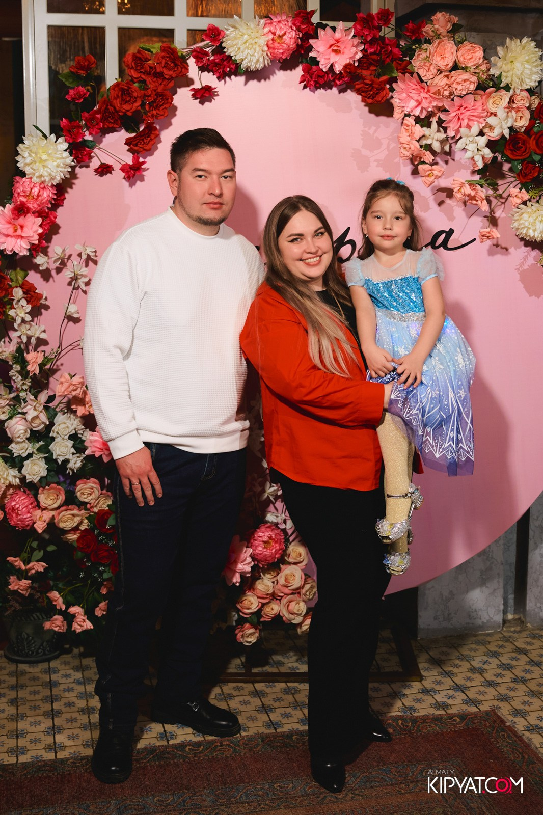 ГРУЗИНСКИЙ ДВОР НА КАБАНБАЙ БАТЫРА. КИПЯТКОМ АЛМАТЫ!