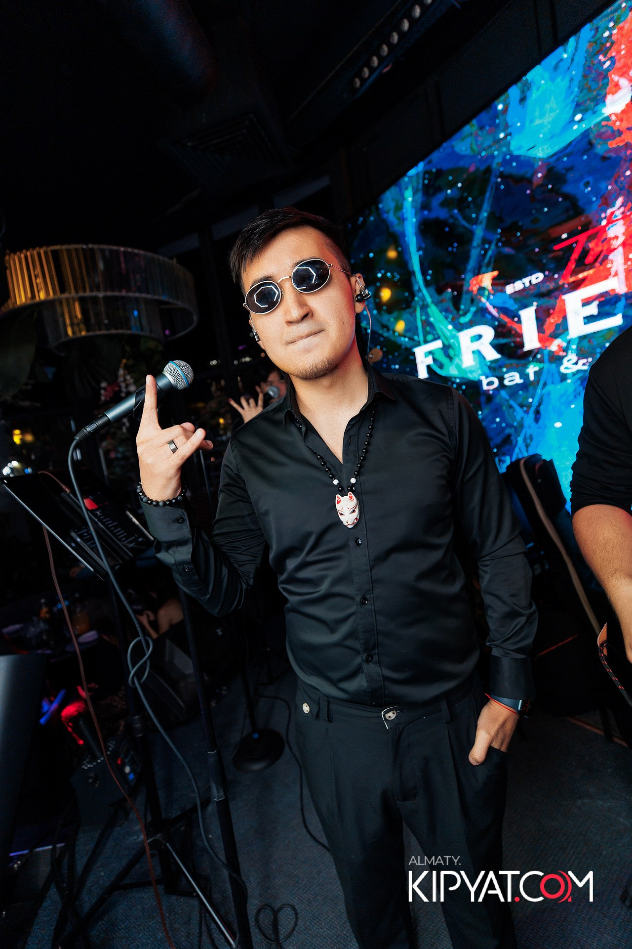 FRIENDS BAR & TERRACE. КИПЯТКОМ АЛМАТЫ!