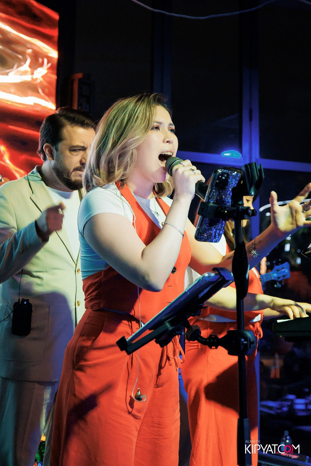 FRIENDS BAR & TERRACE. КИПЯТКОМ АЛМАТЫ!