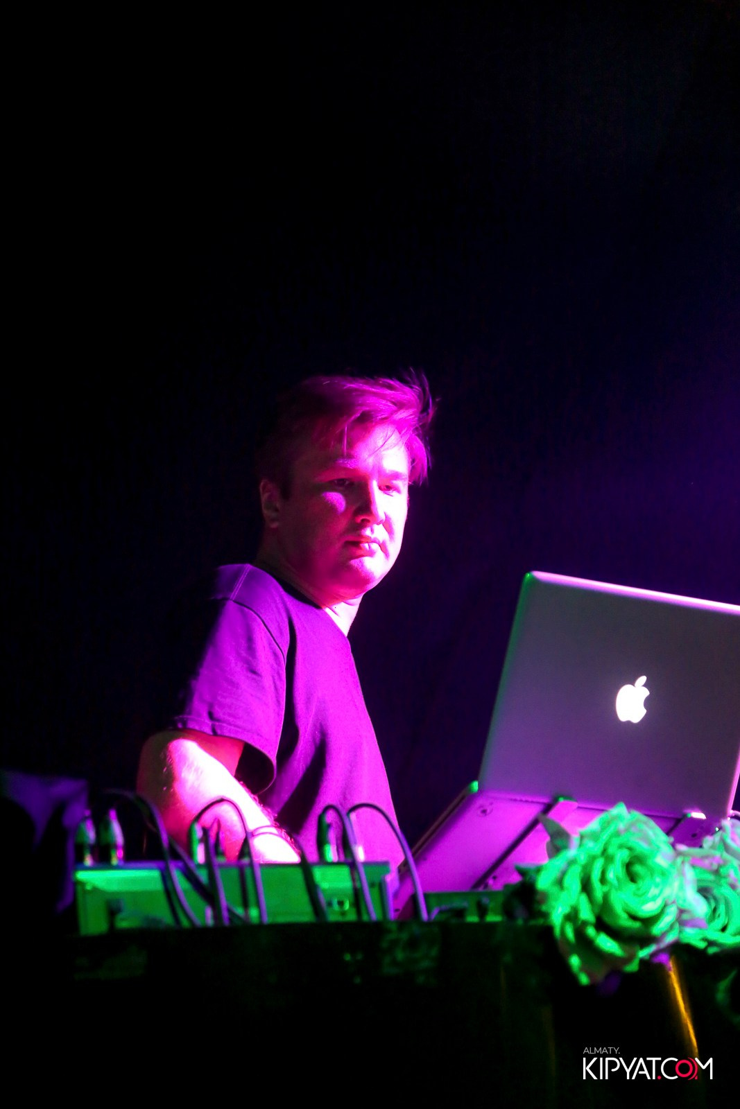 UYAT EMES BAR. КИПЯТКОМ АЛМАТЫ!