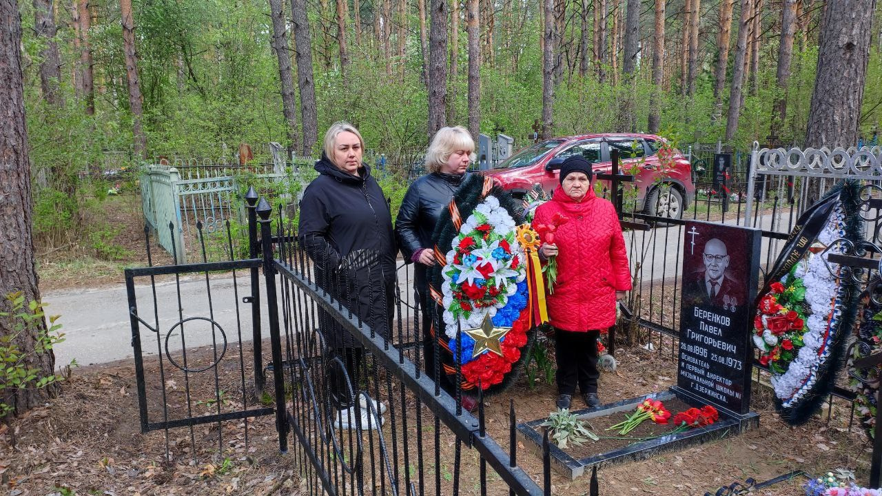 Благоустройство мест захоронений земляков кинологов, с возложением венков. НРОО КЦ "Собаковод"