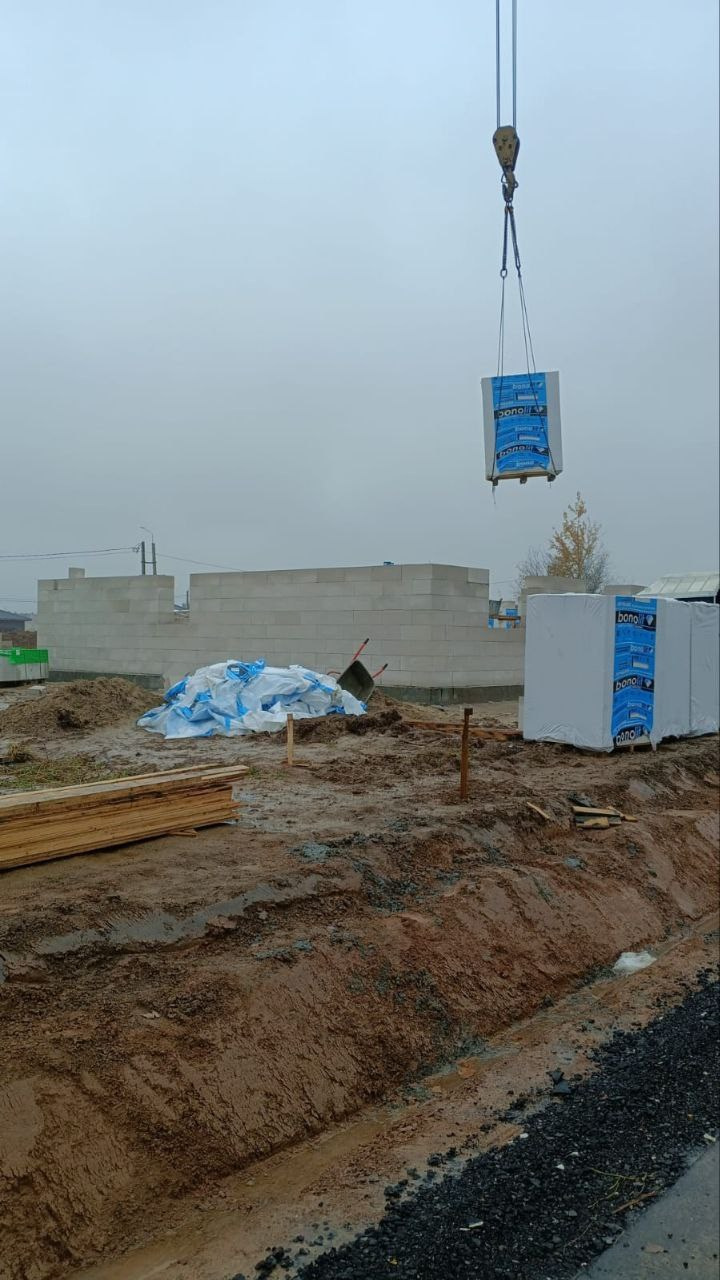 Готовые бетонные стены объекта МД-009. Основная несущая конструкция здания завершена