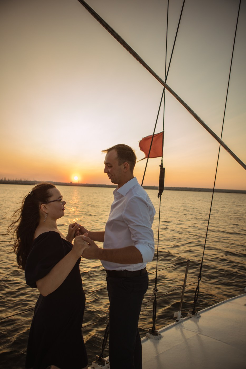 Захар и Татьяна. Прогулочная съемка на яхте. Фотографы в городе Волгограде — Людмила Агеева и Алексей Околелов