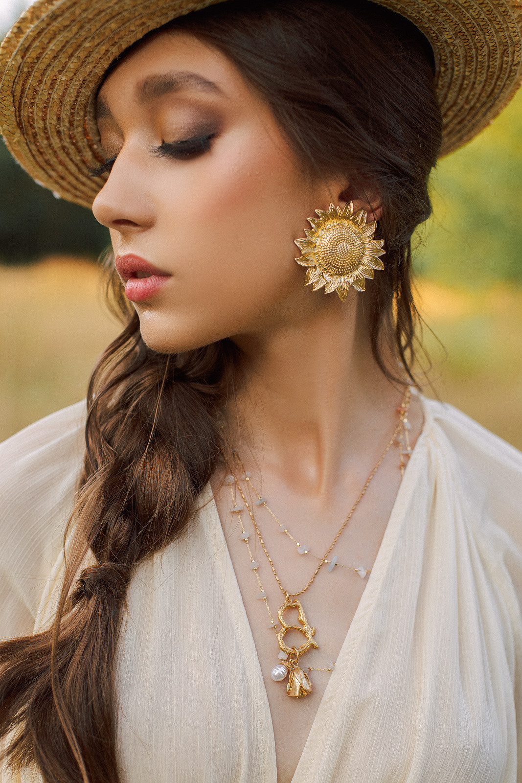 Прогулка по полю. Свадебный фотограф Санкт-Петербург  Москва