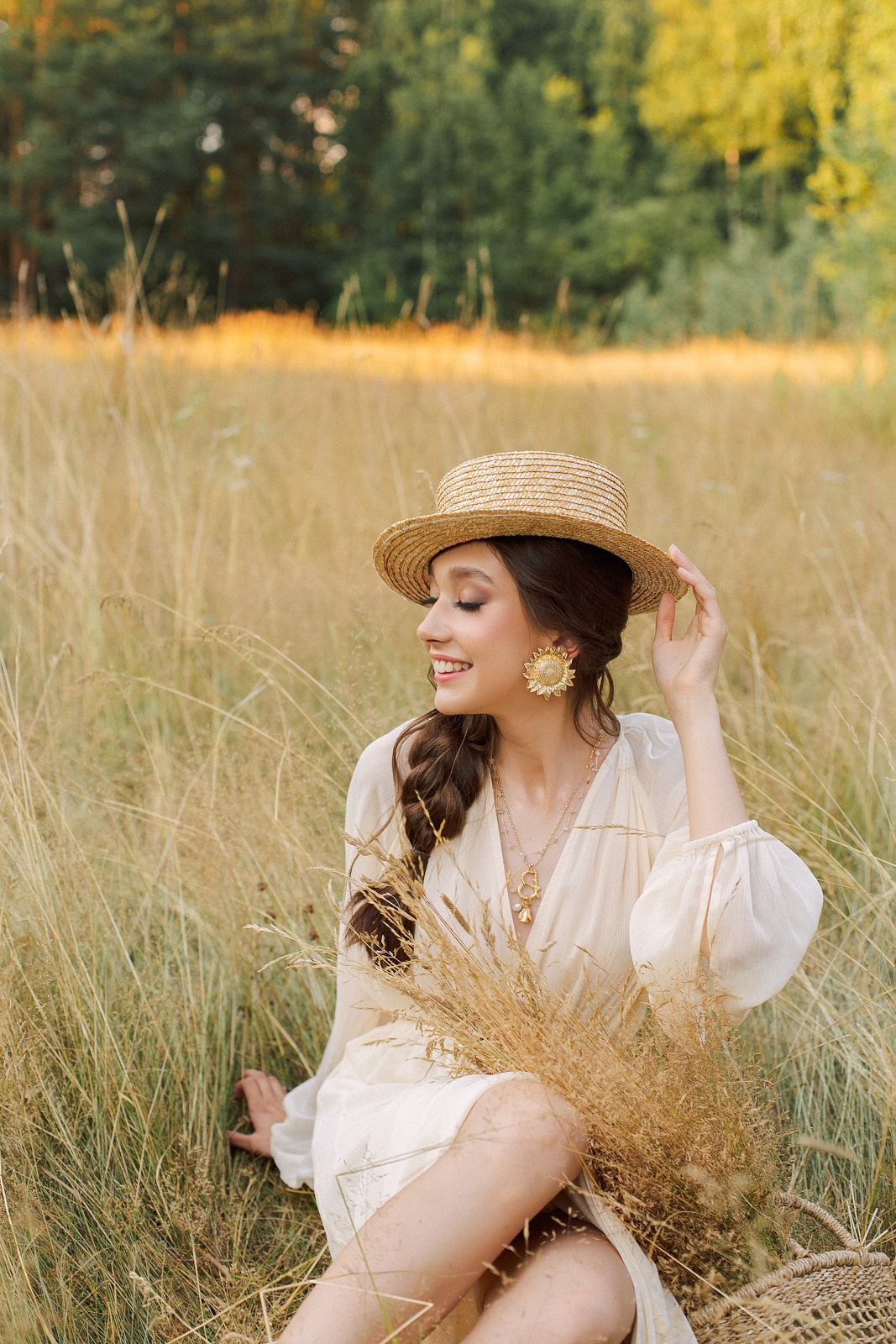 Прогулка по полю. Свадебный фотограф Санкт-Петербург  Москва