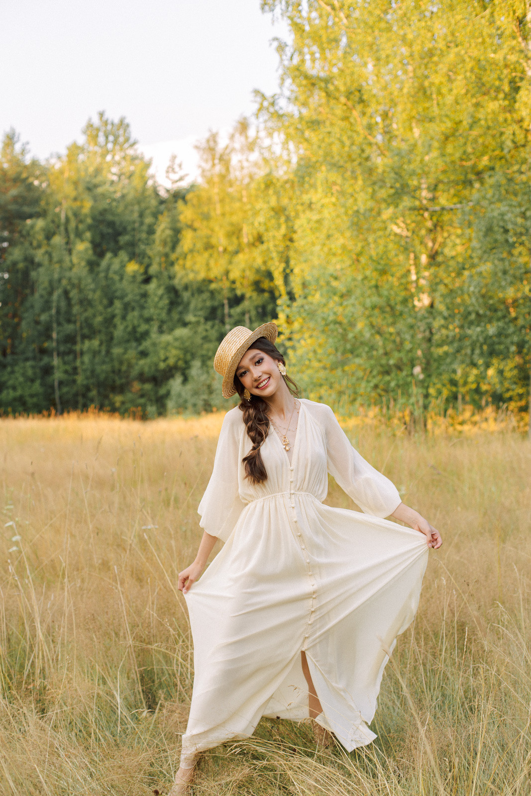 Прогулка по полю. Свадебный фотограф Санкт-Петербург  Москва