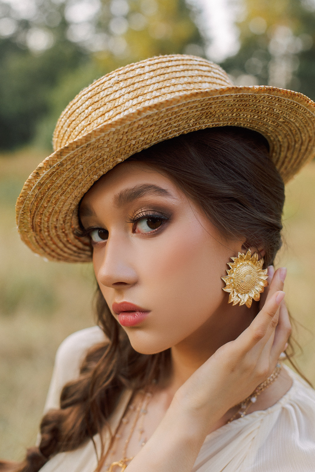 Прогулка по полю. Свадебный фотограф Санкт-Петербург  Москва