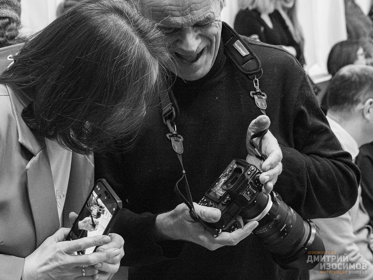 Открытие выставки Олега Яхнина