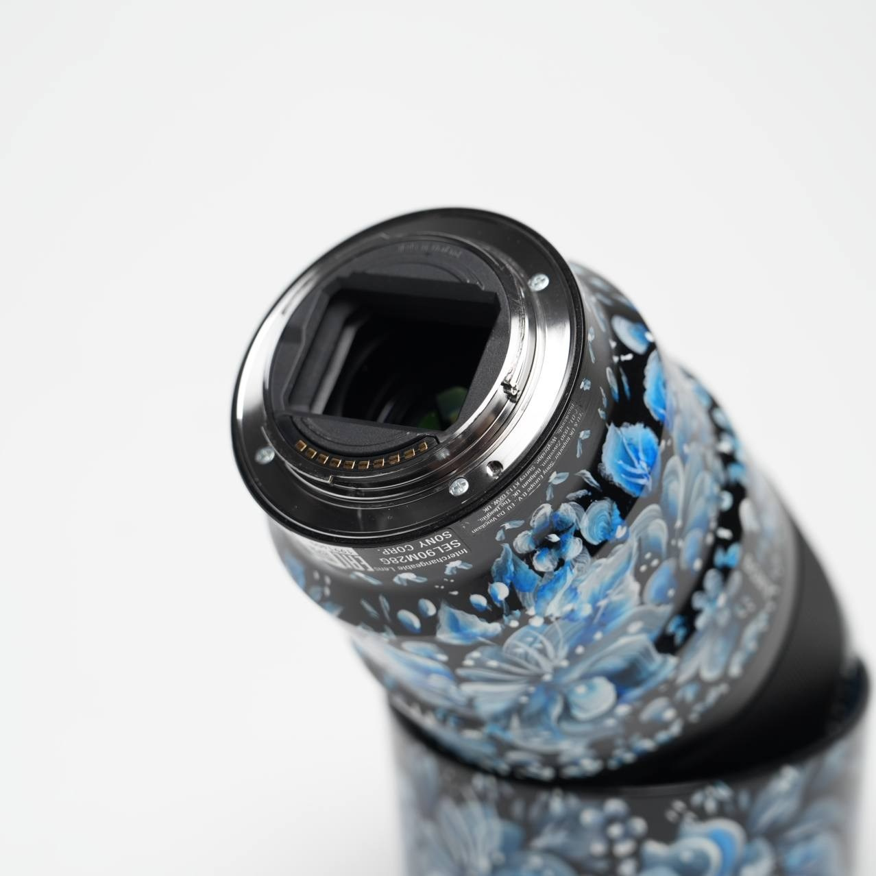 Sony 90 mm f 2,8 macro G «Гжель». Авторская роспись объективов. Превратите технику в арт-объект