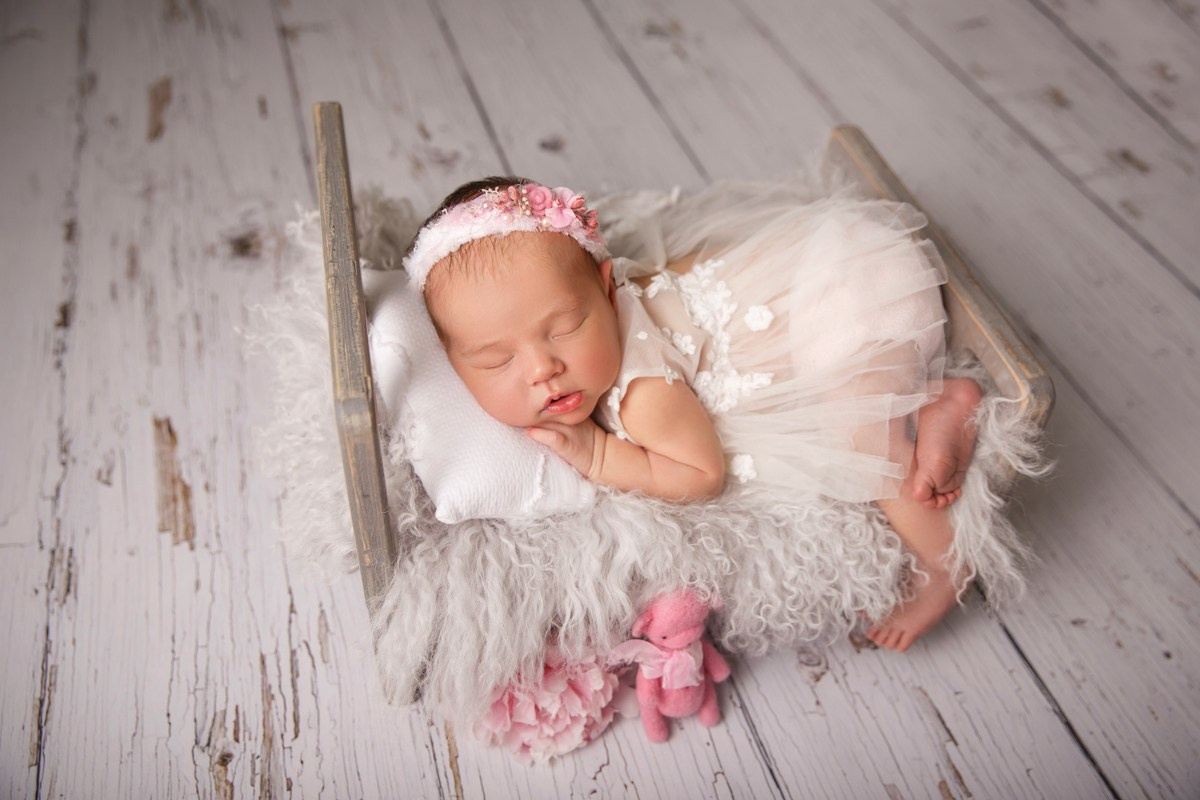 Кроватка сер гал. Фотограф новорожденных, семейный фотограф в Санкт-Петербурге