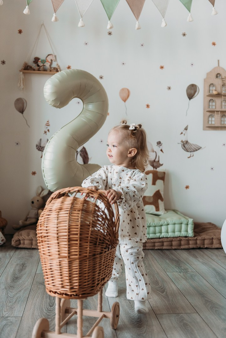 Еве 2 года. Студия Матур