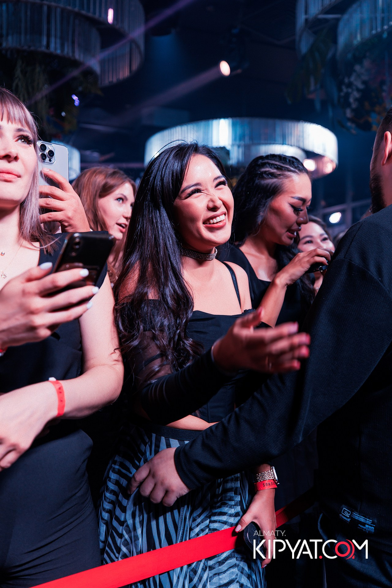 FRIENDS BAR & TERRACE. КИПЯТКОМ АЛМАТЫ!