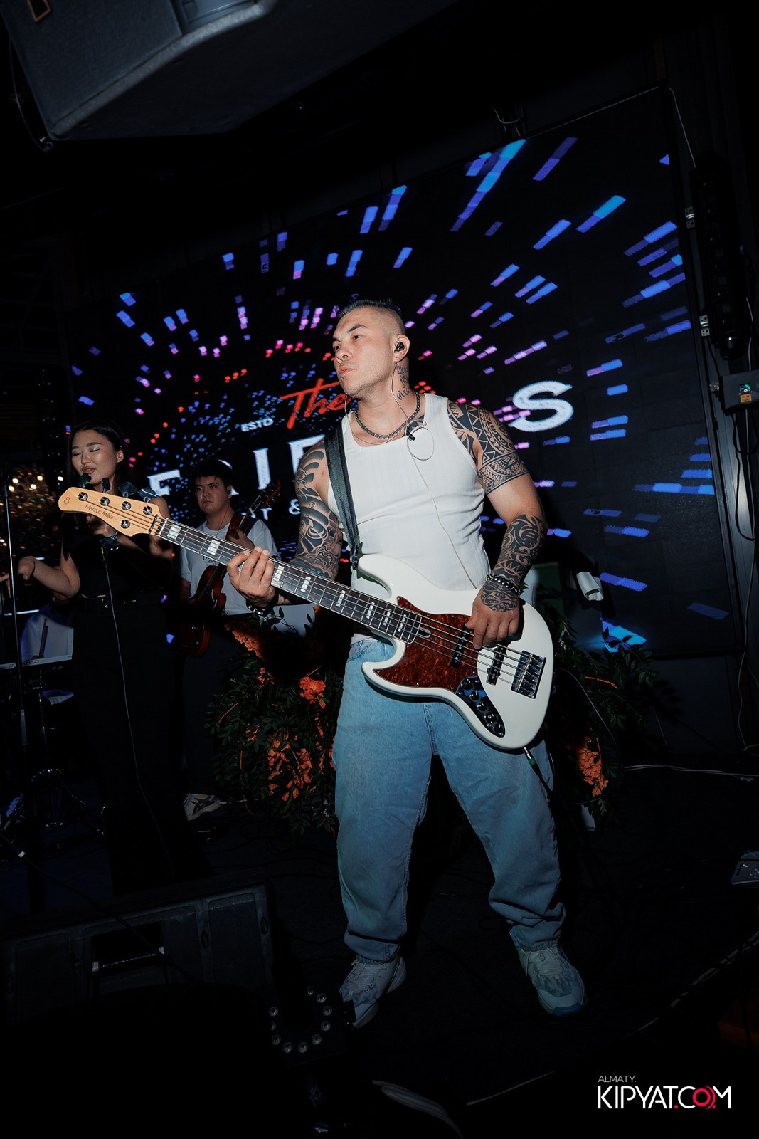 FRIENDS BAR & TERRACE. КИПЯТКОМ АЛМАТЫ!