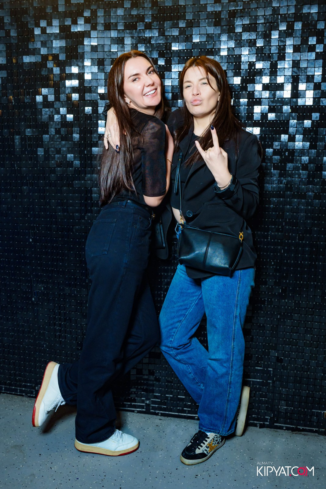 LAUREATE KARAOKE HALL. КИПЯТКОМ АЛМАТЫ!