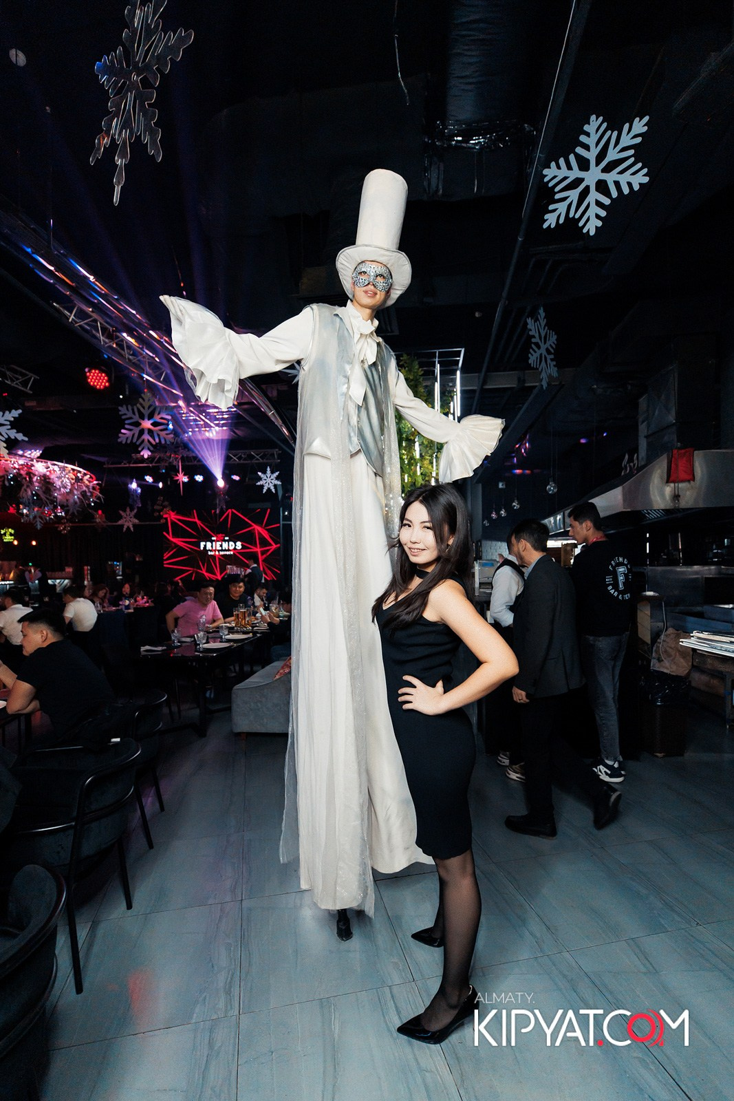 FRIENDS BAR & TERRACE. КИПЯТКОМ АЛМАТЫ!