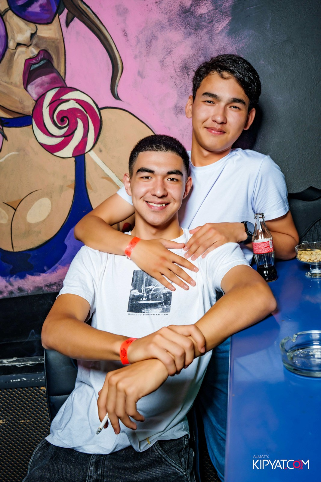 UYAT EMES BAR. КИПЯТКОМ АЛМАТЫ!