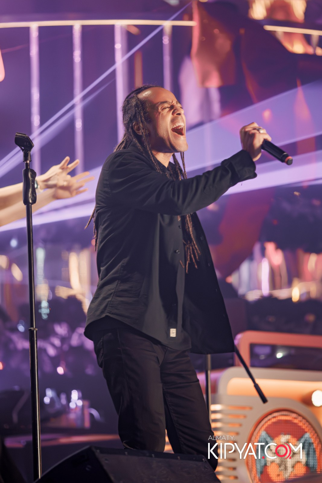 SANTA BARBARA — ПИТ ДЖЕЙСОН (ГР. ПРЕМЬЕР-МИНИСТР) И ИЛЬЯ ЗУДИН (ГР. ДИНАМИТ) НА ПРЕДНОВОГОДНЕЙ ВЕЧЕРИНКЕ. КИПЯТКОМ АЛМАТЫ!