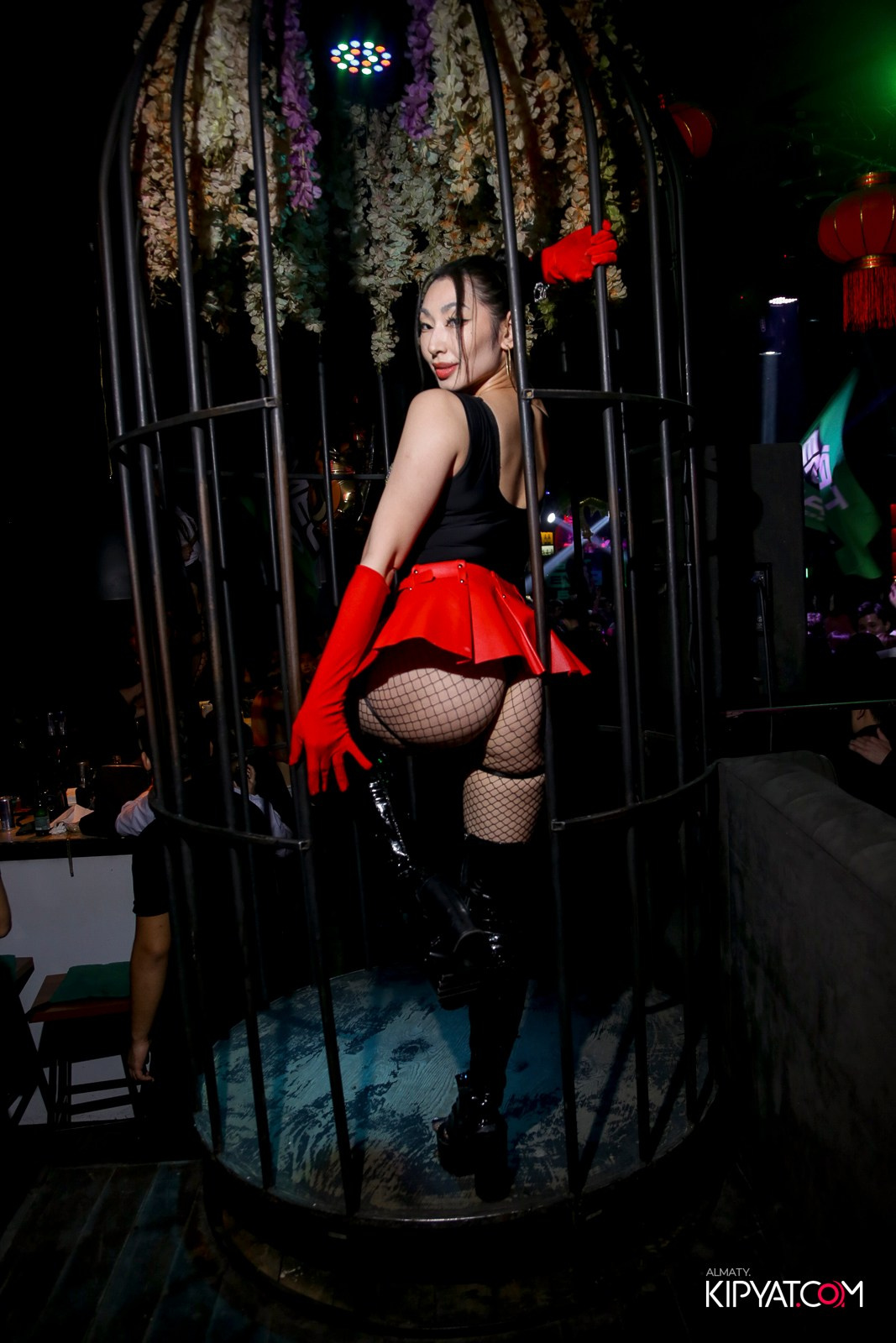 UYAT EMES BAR. КИПЯТКОМ АЛМАТЫ!