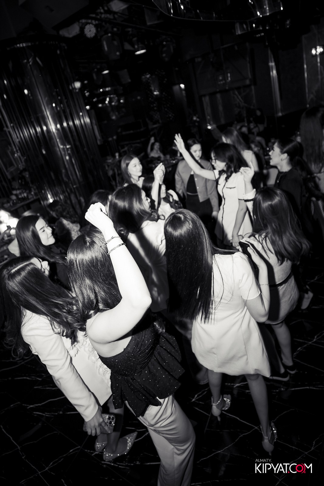 MOOD KARAOKE & TERRACE. КИПЯТКОМ АЛМАТЫ!