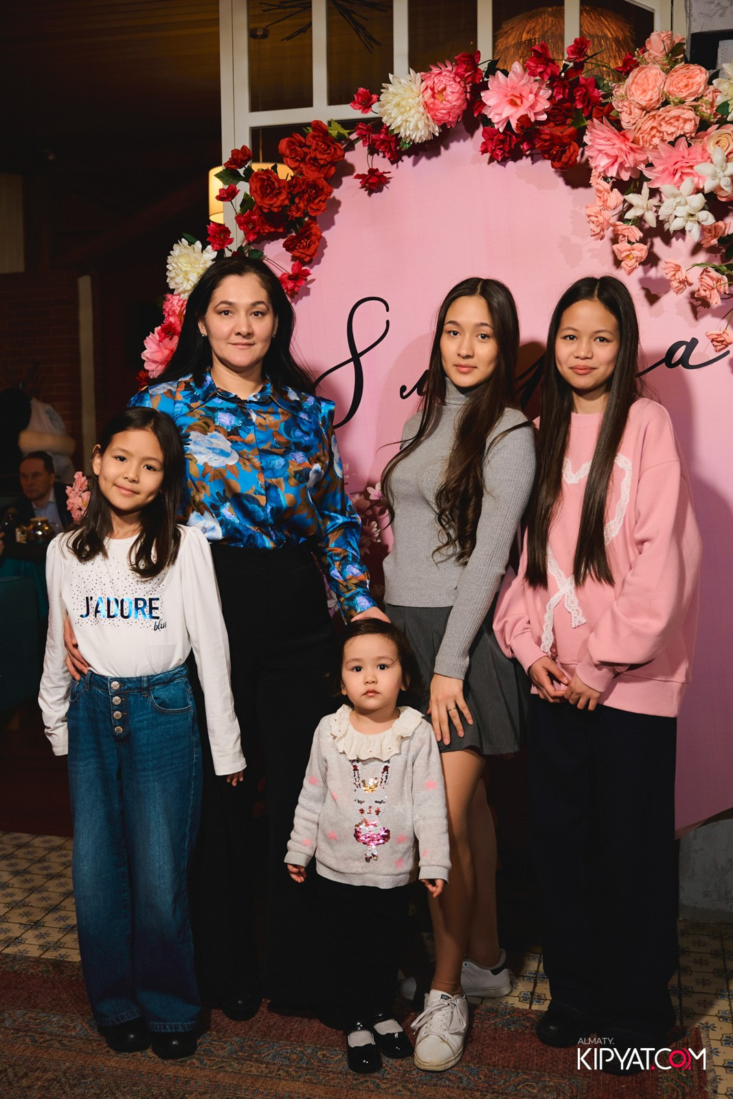 ГРУЗИНСКИЙ ДВОР НА КАБАНБАЙ БАТЫРА. КИПЯТКОМ АЛМАТЫ!