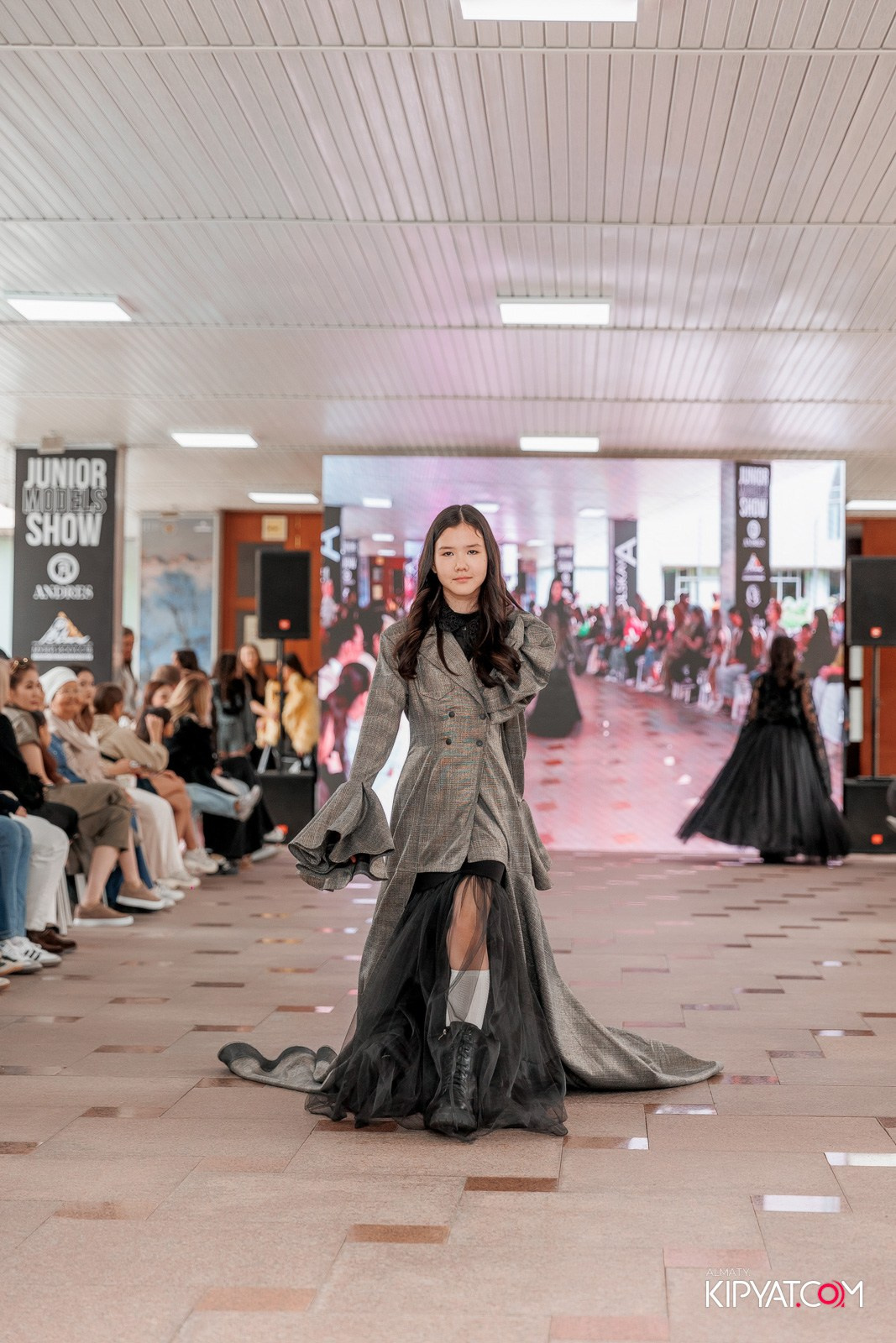 JUNIOR FASHION SHOW. КИПЯТКОМ АЛМАТЫ!