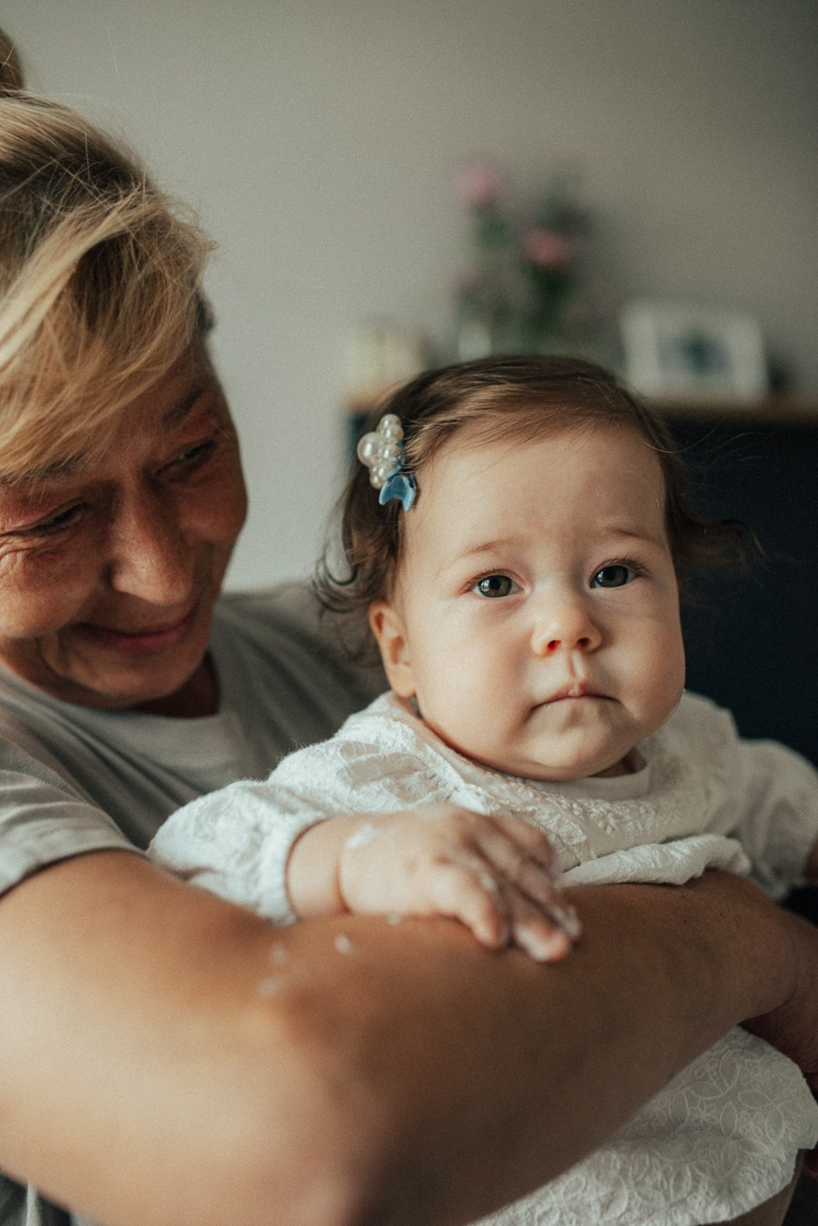 Саша, Катя, Мирослава и бабушка | дома