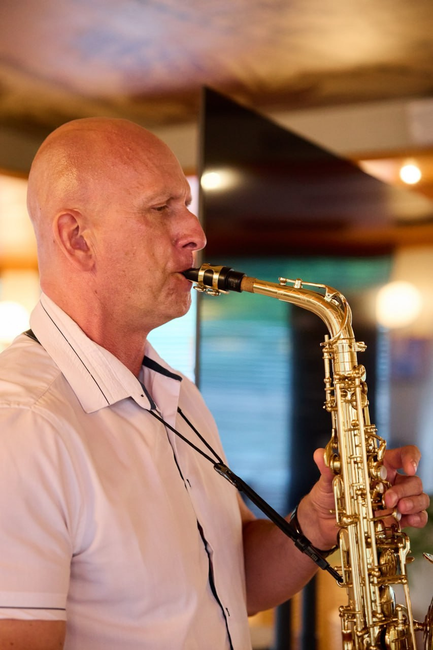 Ведущий на корпоратив Москва Саксофонист недорого топ ведущий. Свадебный ведущий в Москве Саксофон на свадьбу