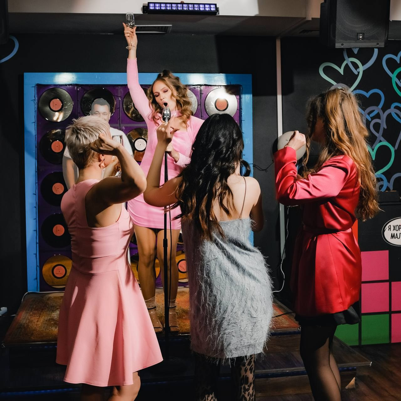 Бар РУКИ ВВЕРХ. Фотограф и видеограф в Тюмени Анна Жагорина, ваши фото еще не отдавали так быстро!