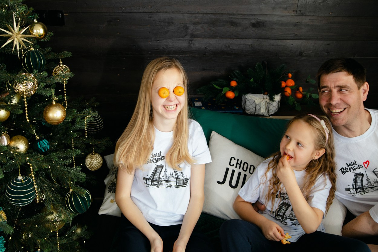 Семейная новогодняя фотосессия. Студийная съёмка. Арт-фотограф. Фотосъемка, авторские принты для интерьера