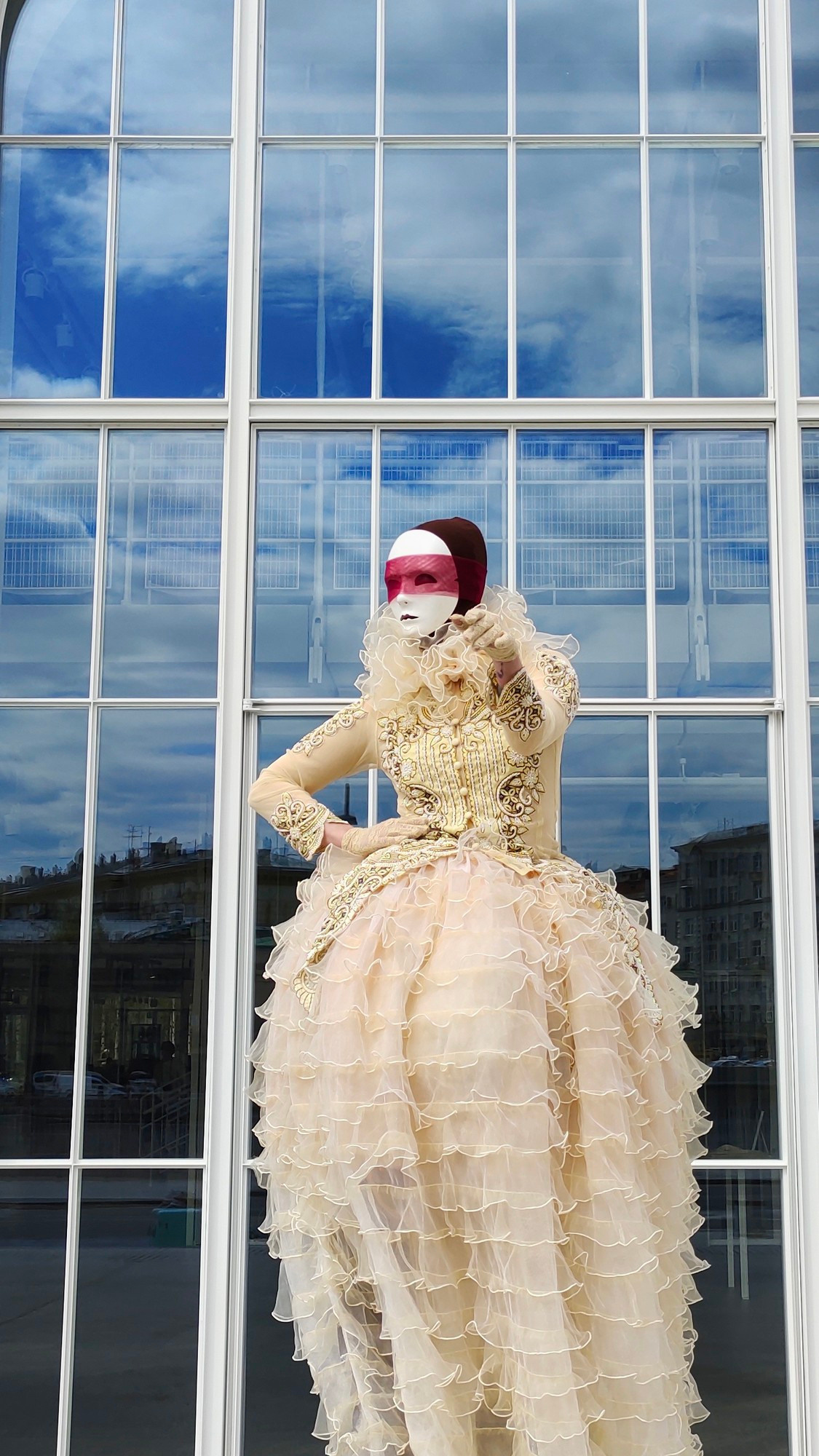 Образ светлой Пешки ходулиста от Лисавлесу на встрече мамы из роддома. 