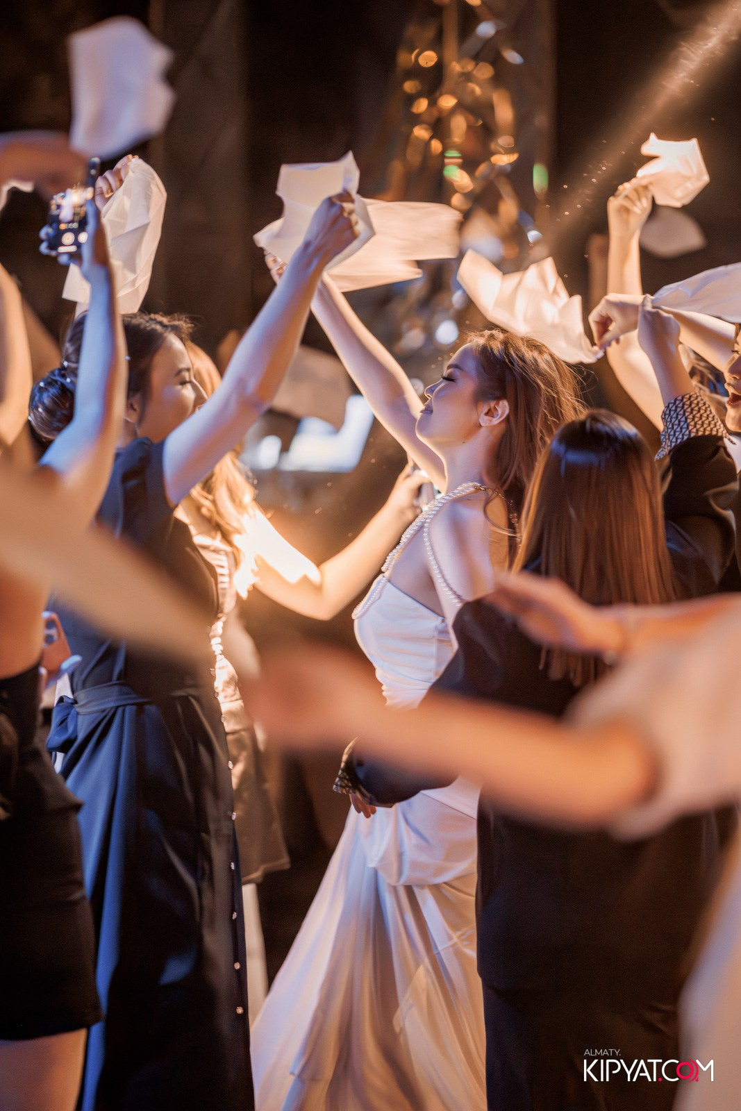 MOOD KARAOKE & TERRACE. КИПЯТКОМ АЛМАТЫ!