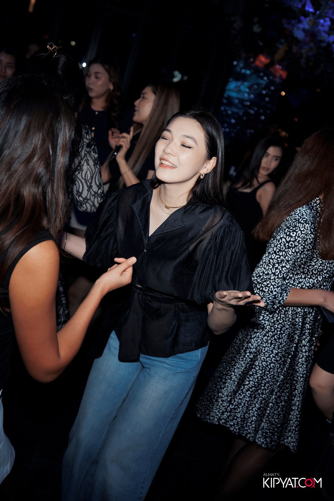 FRIENDS BAR & TERRACE. КИПЯТКОМ АЛМАТЫ!