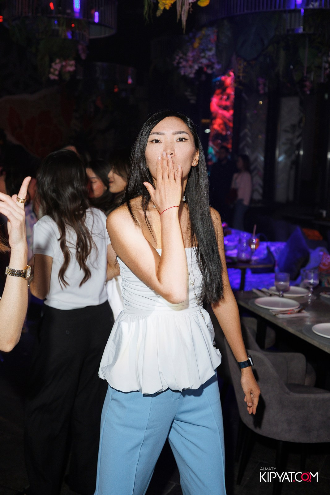 FRIENDS BAR & TERRACE. КИПЯТКОМ АЛМАТЫ! Фотосъемка мероприятий в Алматы