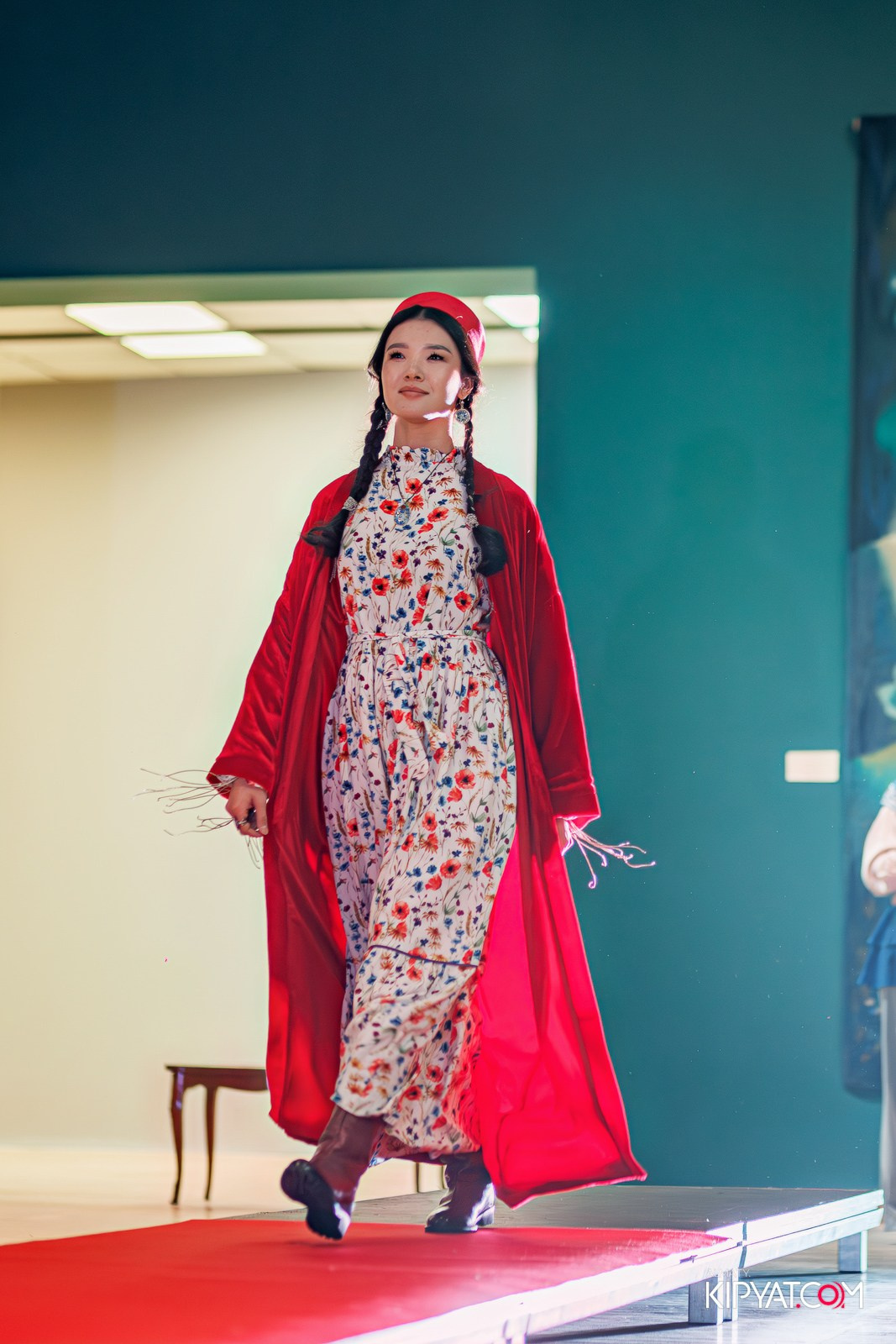 FASHION ПОКАЗ, КАЗАХСКОЙ НАЦИОНАЛЬНОЙ ОДЕЖДЫ. КИПЯТКОМ АЛМАТЫ!