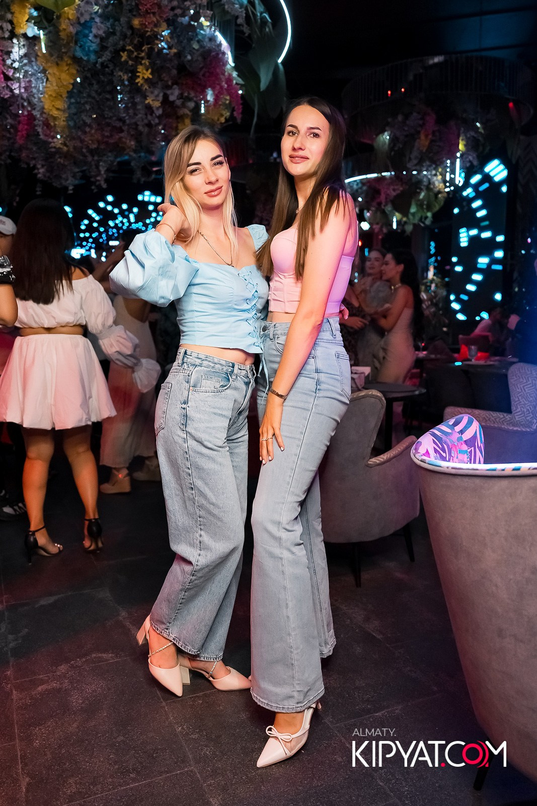 FRIENDS BAR & TERRACE. КИПЯТКОМ АЛМАТЫ!